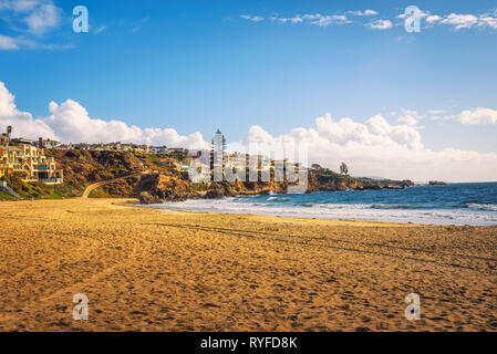 Le case di lusso al di sopra di Corona del Mar Spiaggia di Stato n California Foto Stock