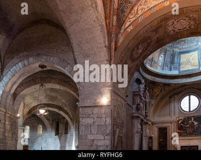 BRESCIA, Italia - 21 febbraio 2019: interno del Duomo Vecchio (la vecchia cattedrale, rotonda, invernale Concattedrale di Santa Maria Assunta a Brescia Foto Stock