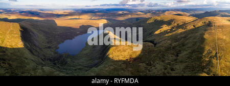 Panorama dell'antenna alla ricerca sul Loch Skeen e Moffat Dale verso la Cumbria in Inghilterra. Foto Stock