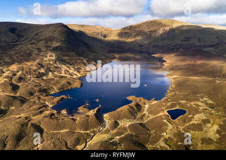 Immagine aerea guardando a nord sul Loch Skeen verso Molls Cleuch Dod. Foto Stock