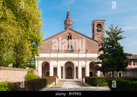 La facciata dell'Abbazia di Chiaravalle in Milano Foto Stock