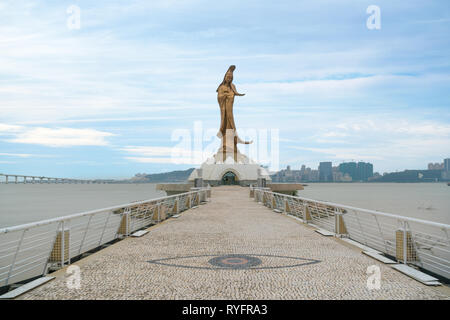 La statua di Kun Lam la dea della misericordia e della compassione in Macau. Questo posto è una popolare attrazione turistica di Macao. Foto Stock