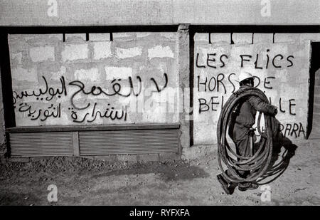 Operaio edile a Belleville, Parigi, Francia Foto Stock