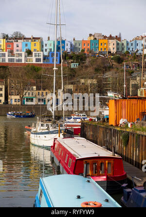 Vista da Bristol Marina verso le colorate case dipinte di Hotwell Foto Stock