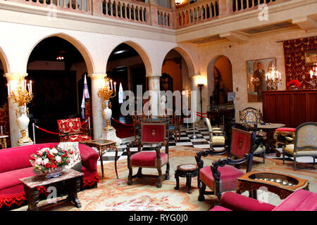 Interno di John e Mable Ringling mansion. Ca' d'Zan, un gotico veneziano residence di Sarasota in Florida, è stato la dimora invernale del circo americano proprietario, sviluppatore e collezionista d'Arte John Ringling e sua moglie Mable. Gli amanti dello stile veneziano estetico, i Ringlings ha scelto il sito affacciato sulla Baia di Sarasota per la sua vista, che ha ricordato loro la laguna della loro città preferite. Il nome della residenza veneziana è per la casa di John. Il Ringlings era stato affitto della residenza di Mary Louise e Charles N. Thompson sulla loro vasta spiaggia di Shell parcel, e ha deciso di acquistare alcuni dei terreni Foto Stock