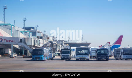 Johannesburg, Sud Africa, 28 febbraio - 2019: vista esterna dell'aeroporto internazionale. Foto Stock