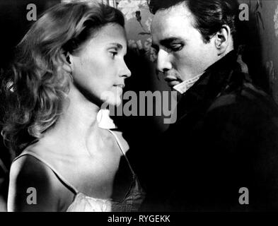 EVA MARIE SAINT, Marlon Brando, sul lungomare, 1954 Foto Stock