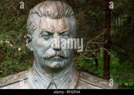 Busto di Joseph Stalin in Grutas Park, Lituania, un esempio di realismo socialista statue raccolte da attorno alla ex Unione Sovietica Foto Stock