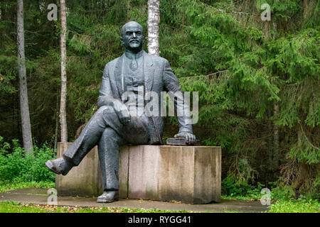 Scultura di Vladimir Ilyich Lenin in Grutas Park, Lituania, un esempio di realismo socialista statue raccolte da attorno alla ex Unione Sovietica Foto Stock