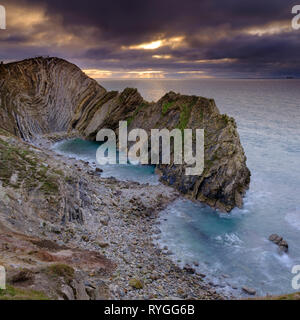 Inverno tramonto sull'Stairhole e Lulworth Cove, Dorset, Regno Unito Foto Stock