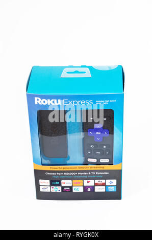 Roku Express la televisione o lo streaming TV Stick dispositivo per la conversione di un televisore in una Smart TV, REGNO UNITO Foto Stock