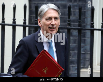 Pic mostra: Phillip Hammond lascia il numero 11 di Downing Street per il suo modo di molla di erogazione dichiarazione pic da Gavin Rodgers/Pixel8000 Foto Stock