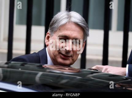 Pic mostra: Phillip Hammond lascia il numero 11 di Downing Street per il suo modo di molla di erogazione dichiarazione pic da Gavin Rodgers/Pixel8000 Foto Stock