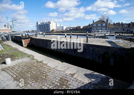 Westmoreland bloccare costruito nel 1796 Buckingham serratura e Camden Lock parte del Grand canal docks cancelli di blocco a Dublino Repubblica di Irlanda Europa Foto Stock