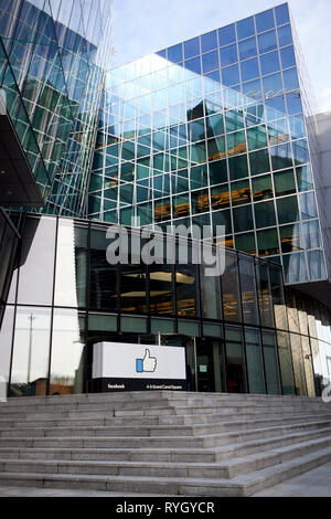 Facebook sede EMEA 4 Grand Canal Square a Dublino Repubblica di Irlanda Europa Foto Stock