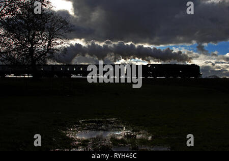 71.000 duca di Gloucester passa le bave sulla East Lancs ferrovia. Foto Stock