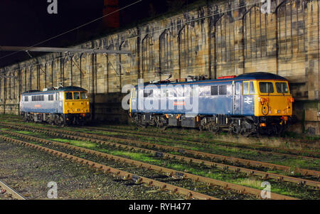 87002 & 86101 attendere a Carlisle pur ricoprendo Ice Breaker dazi sulle WCML Foto Stock