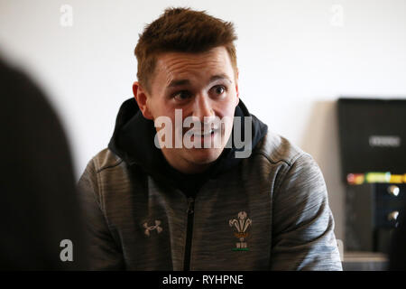 Hensol, Wales, Regno Unito. 14 mar 2019. Il Galles giocatore di rugby Jonathan Davies parla ai media .Galles rugby annuncio conferenza stampa presso la Vale Resort, Hensol, vicino a Cardiff , Galles del Sud giovedì 14 marzo 2019. Il team si sta preparando per la loro finale Guinness sei nazioni match contro l'Irlanda questo weekend. pic da Andrew Orchard/Alamy Live News Foto Stock