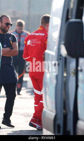 Michael Schumacher con il suo figlio Mick al South Garda Karting durante la pratica di kart a Lonato con: Mick Schumacher dove: a Lonato, Italia Quando: 08 Feb 2019 Credit: IPA/WENN.com * * disponibile solo per la pubblicazione in UK, USA, Germania, Austria, Svizzera** Foto Stock
