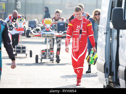 Michael Schumacher con il suo figlio Mick al South Garda Karting durante la pratica di kart a Lonato con: Mick Schumacher dove: a Lonato, Italia Quando: 08 Feb 2019 Credit: IPA/WENN.com * * disponibile solo per la pubblicazione in UK, USA, Germania, Austria, Svizzera** Foto Stock