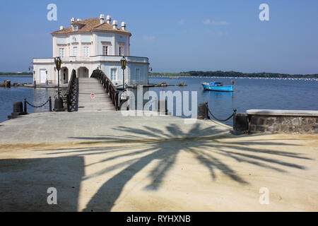 Royal borbonica e caccia Lodge Di pesca sul lago Fusaro Foto Stock