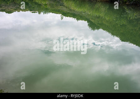 Giorno nuvoloso al Giant Springs State Park a Great Falls, Montana. Foto Stock