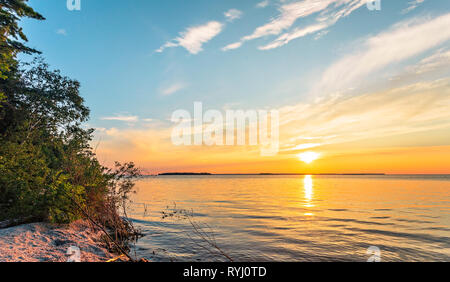 Tramonto sul lago Michigan a penisola parco statale, Door County, Wisconsin Foto Stock