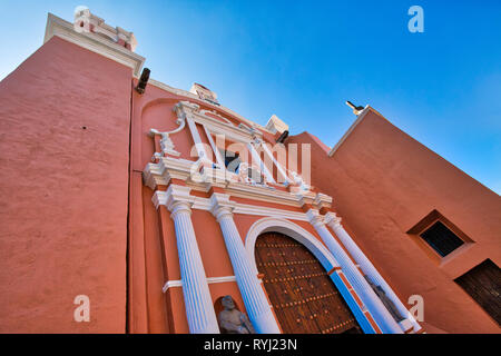 Colorate strade di Puebla in Zocalo centro storico della città Foto Stock