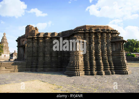 Vista laterale destra, Daitya Sudan tempio vista laterale, Lonar, Distretto di Buldhana, Maharashtra, India. Foto Stock