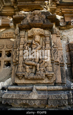 Sculture, Anandeshwar tempio, Finitura impregnante, Daryapur Taluka, Distretto di Amravati, Maharashtra, India. Foto Stock