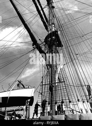 Militari, Italia, Navy, ufficiale di formazione, addestramento alla vela di nave 'Amerigo Vespucci', 1965, Additional-Rights-Clearance-Info-Not-Available Foto Stock