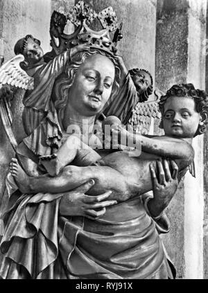 La religione, il cristianesimo, Madonna / Maria con Bambino, Madonna in corona, 1438, statua in legno dipinto, placcati oro, St. Sebald, Norimberga, Additional-Rights-Clearance-Info-Not-Available Foto Stock