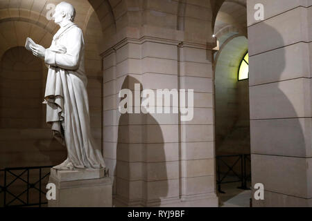 Il Pantheon è il luogo di sepoltura per molti famosi cittadini francesi. La cripta. Voltaire. Parigi. La Francia. Foto Stock