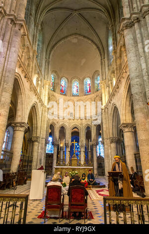 Sufi musulmani nozze in St Nicolas chiesa cattolica, Blois, Francia. Foto Stock