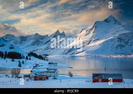 Lofoten è un arcipelago e di un quartiere tradizionale nella contea del Nordland, Norvegia. Foto Stock