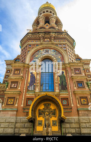 Saint Petersburg, Russia - 9 Settembre 2017: ornati in esterno e colorate cupole della chiesa del Salvatore sul Sangue versato o Cattedrale di Resurrec Foto Stock