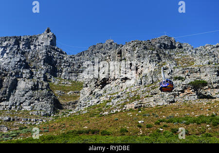 La funivia che conduce fino alla Table Mountain a Cape Town. Foto Stock