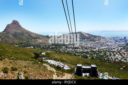 La funivia che conduce fino alla Table Mountain a Cape Town. Foto Stock