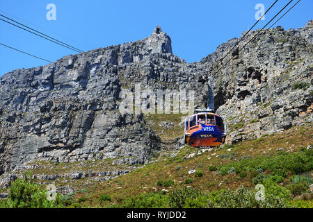 La funivia che conduce fino alla Table Mountain a Cape Town. Foto Stock