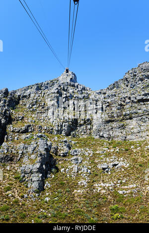 La funivia che conduce fino alla Table Mountain a Cape Town. Foto Stock