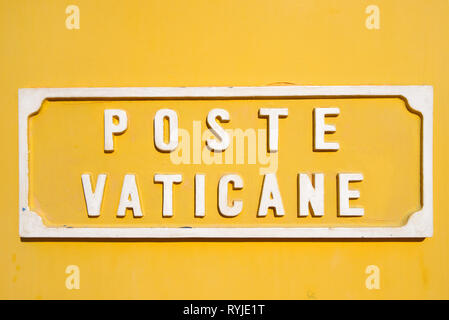 Vaticano giallo Postbox, Letter Box, casella di posta elettronica o Post Office Foto Stock