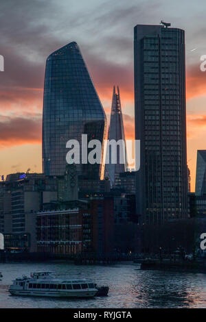 Un bellissimo iniziare questa mattina come il sole sorge sul Tamigi, Southbank e la città di Londra dotata: atmosfera dove: Londra, Regno Unito quando: 11 Feb 2019 Credit: WENN.com Foto Stock