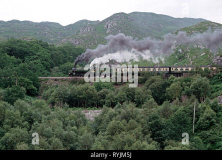Locomotiva a vapore LNER il grande Marchese sul West Highland Line, Scozia Foto Stock