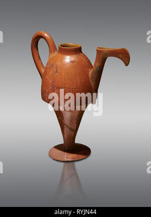 Terra cotta Hittita becher laterale a forma di brocca insufflata - 1700 BC a 1500BC - Kültepe Kanesh - Museo della Civiltà anatolica, Ankara, Turchia. Di nuovo Foto Stock