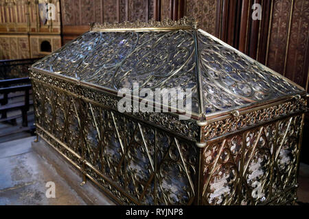 Saint Etienne du Mont chiesa. Tomn di Saint Geneviève, il santo patrono di Parigi. Parigi. La Francia. Foto Stock