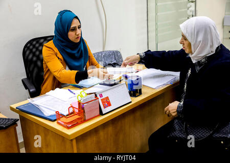 La microfinanza palestinesi ufficio dell'agenzia a Nablus, West Bank, Palestina. Foto Stock