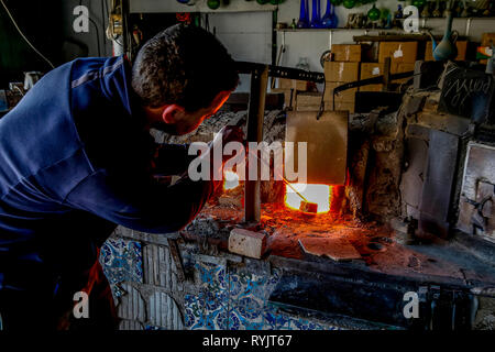 Albahaa potery ceramica e la fabbrica di vetro soffiato a Hebron, West Bank, Palestina. Foto Stock