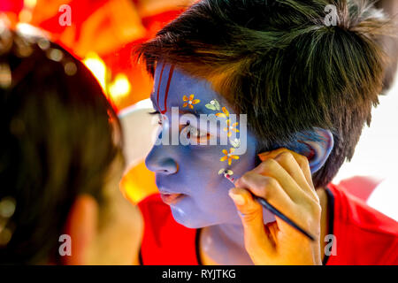 Il make-up a Janmashtami festival indù, Watford, Regno Unito Foto Stock