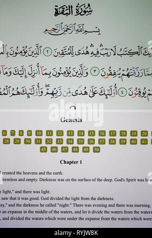 Kuran digitale e la Bibbia su un tablet. Foto Stock