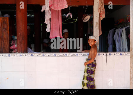 Jamiul Azhar moschea. Bambini musulmani presso una scuola di madrassa. Chau Doc. Il Vietnam. Foto Stock